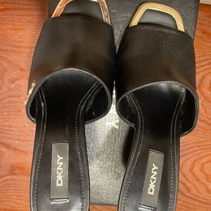 DKNY Bronx black size 6.5